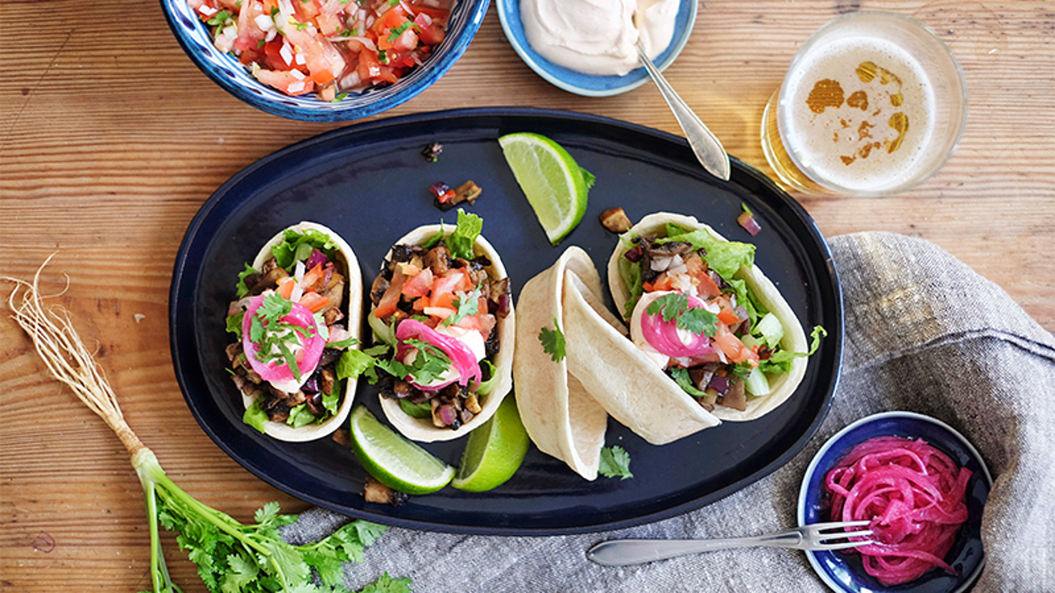 Chipotle Hongos med syltet rødløg og Pico de Gallo